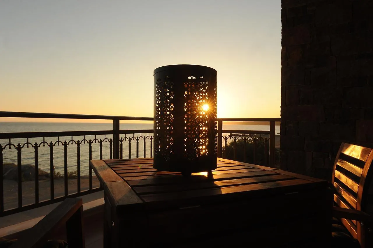 Royalty Suites Seaside Nikiti  3*, Nikiti (Sithonia)