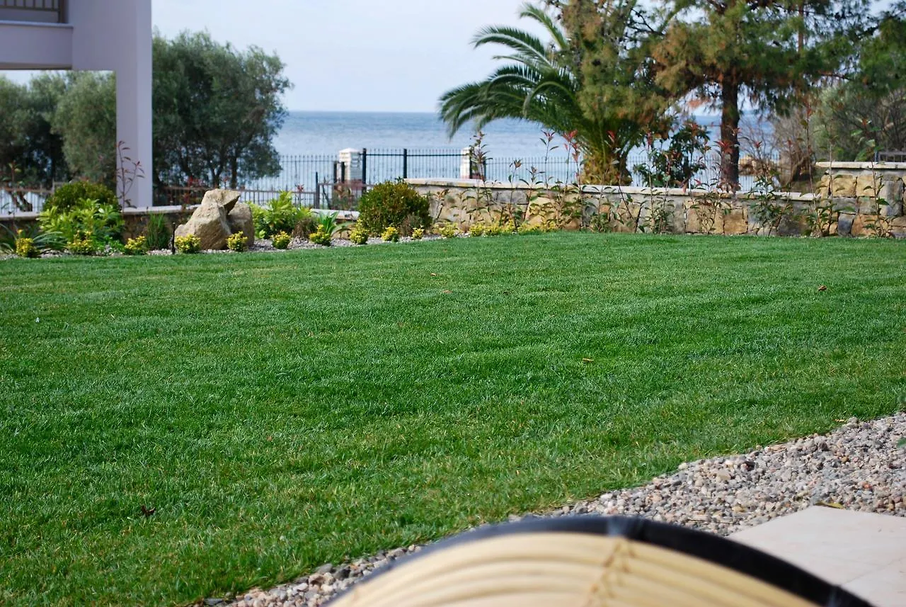 Royalty Suites Seaside Nikiti  3*, Nikiti (Sithonia) Řecko