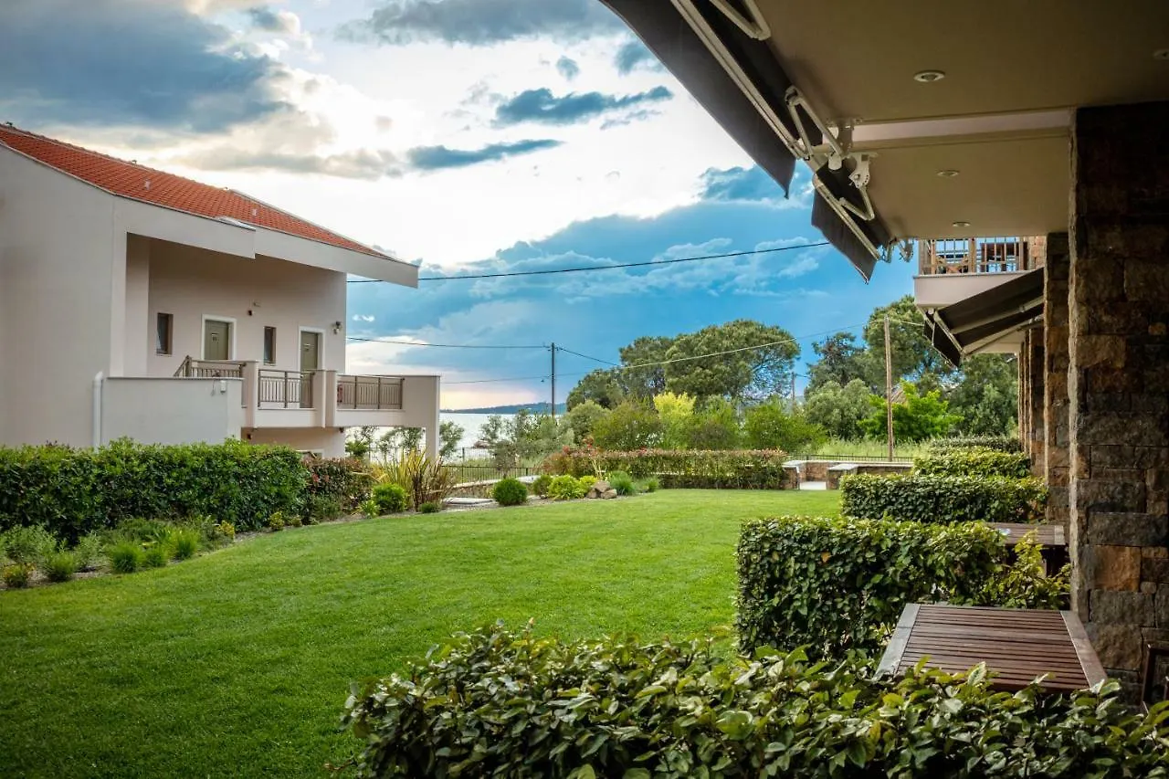 Royalty Suites Seaside Nikiti  3*, Nikiti (Sithonia)