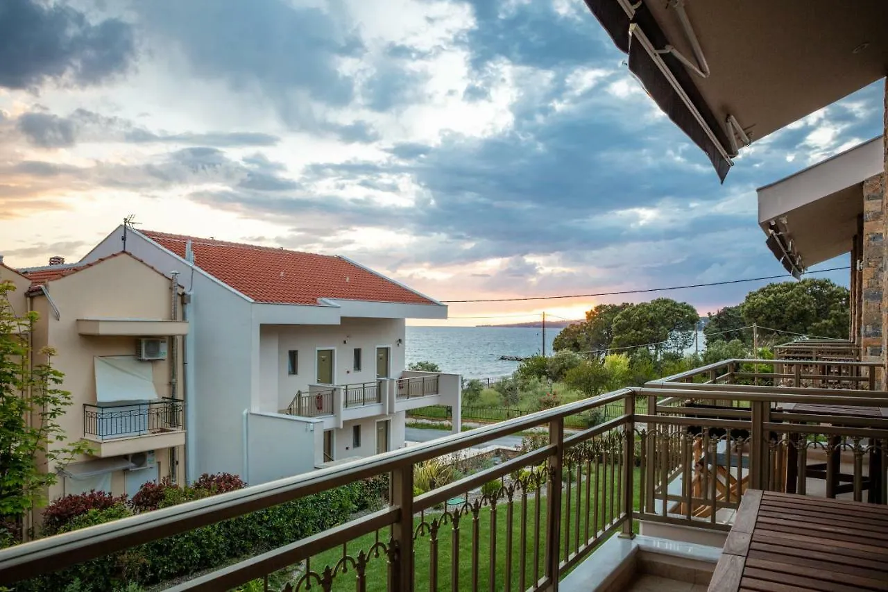 Royalty Suites Seaside Nikiti  3*, Nikiti (Sithonia)