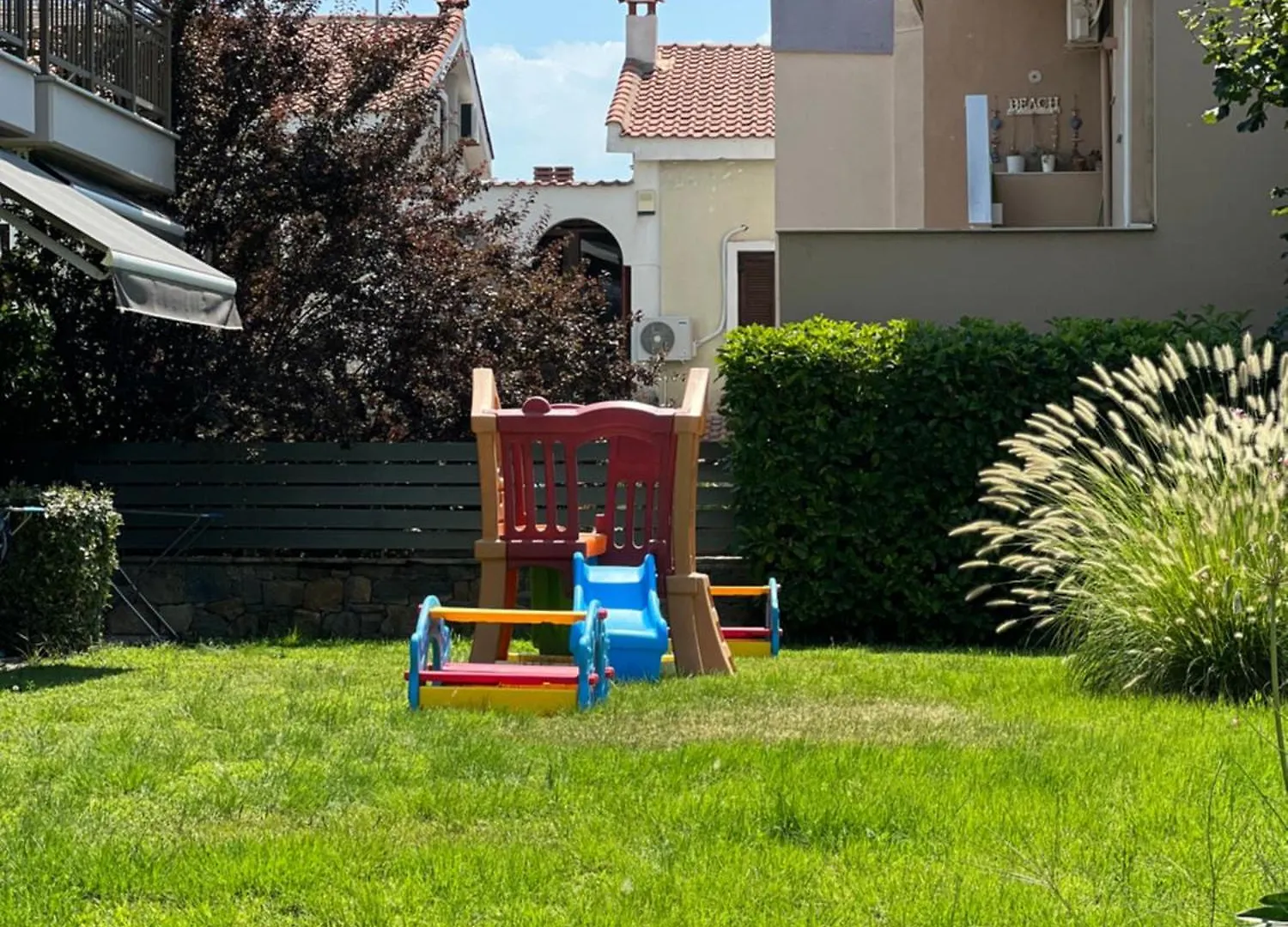 מלון ניקיטי Royalty Suites Seaside