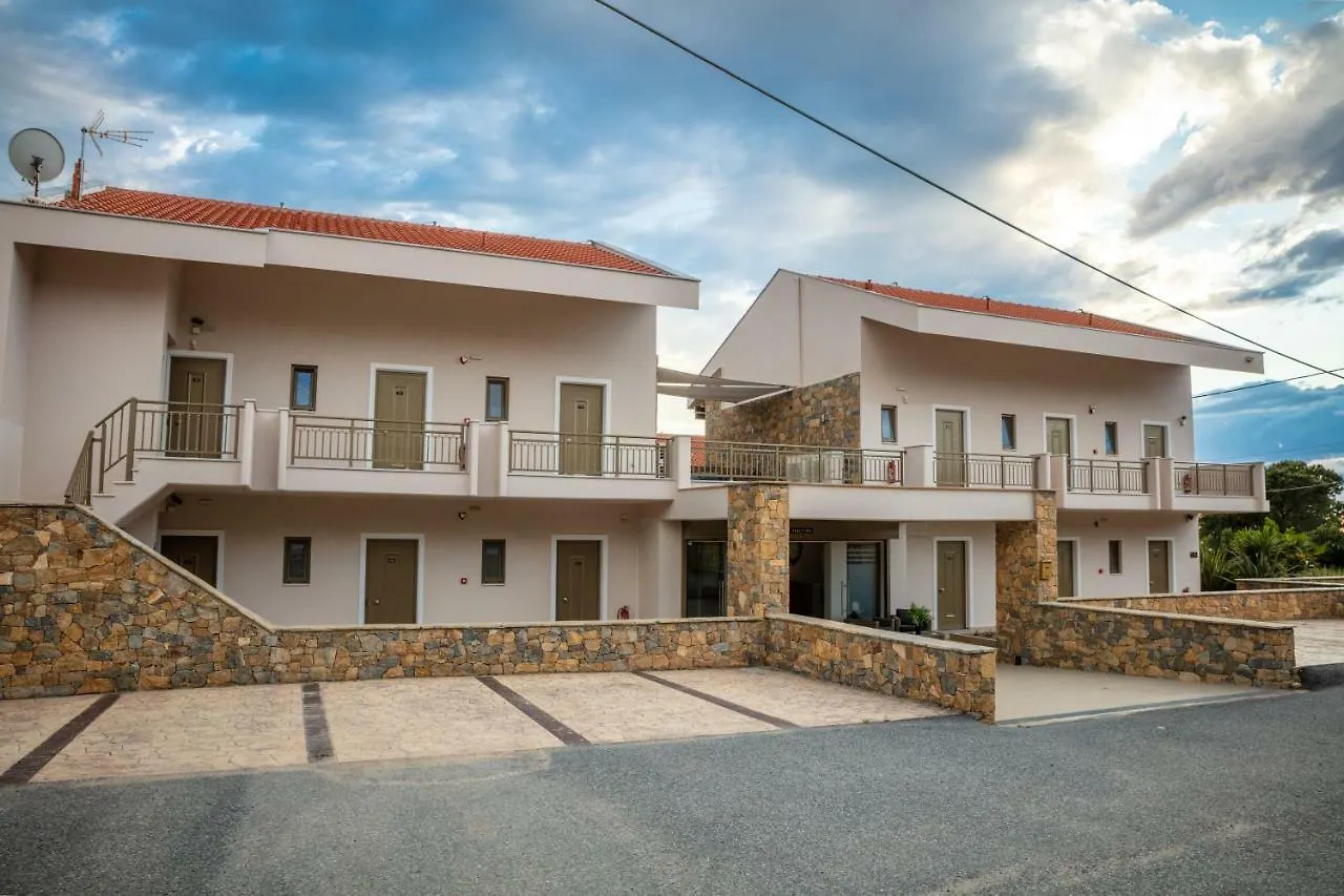מלון ניקיטי Royalty Suites Seaside