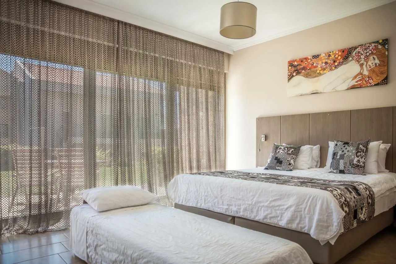 ניקיטי Royalty Suites Seaside יוון