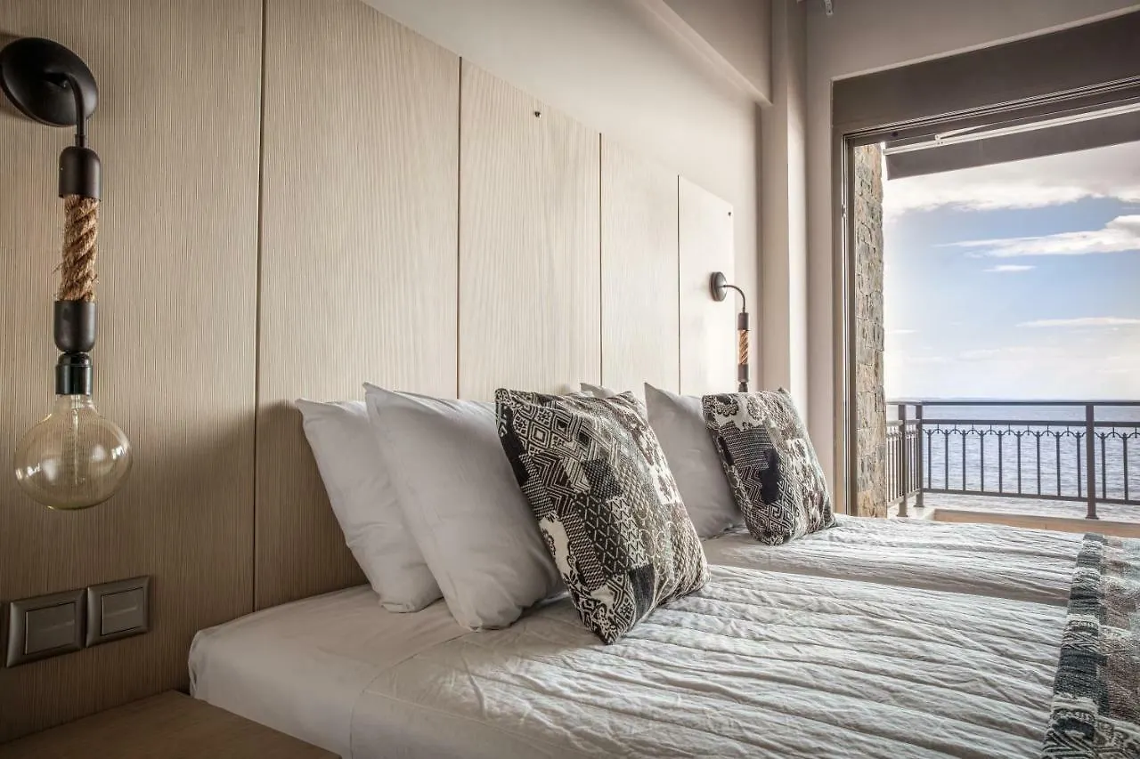ניקיטי Royalty Suites Seaside יוון