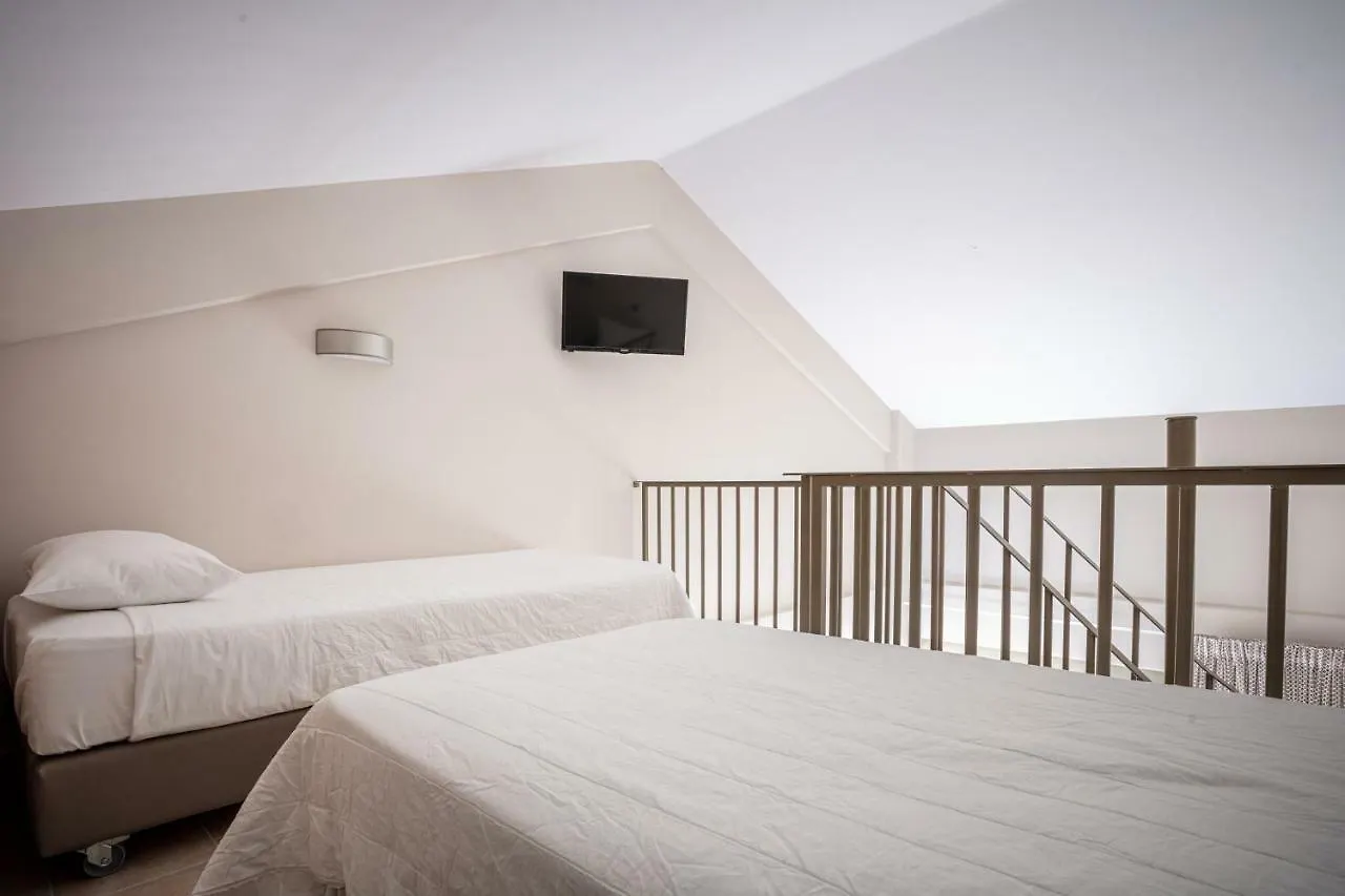 ניקיטי Royalty Suites Seaside 3*,