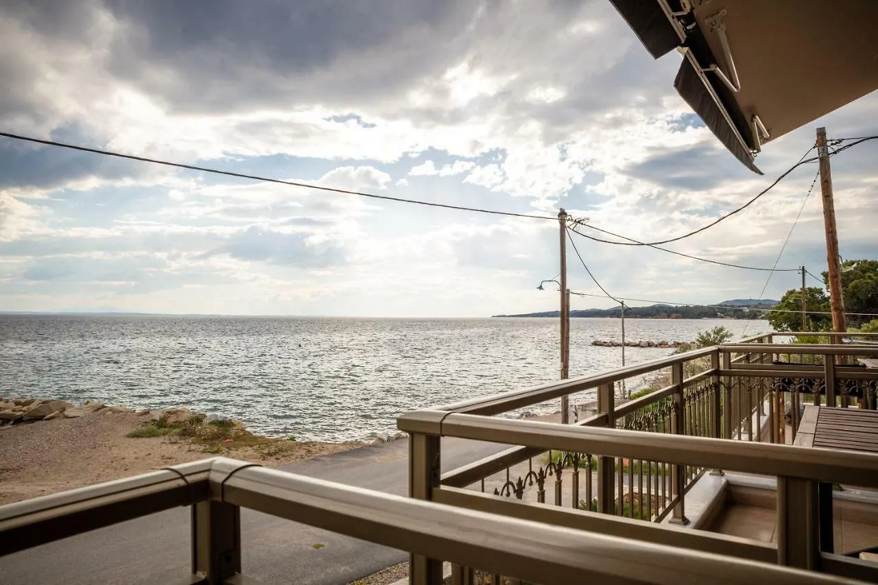 ניקיטי Royalty Suites Seaside מלון
