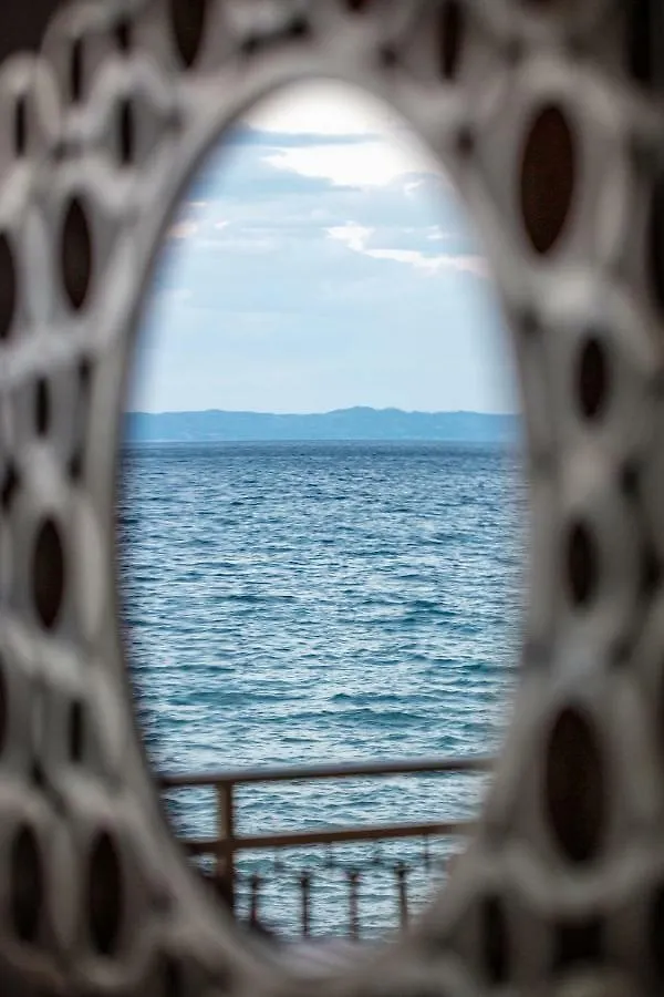 Royalty Suites Seaside Nikiti  3*, Nikiti (Sithonia)